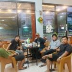Suasana Sore di Neo Coffee Jadi Tempat Favorit Berdiskusi Santai