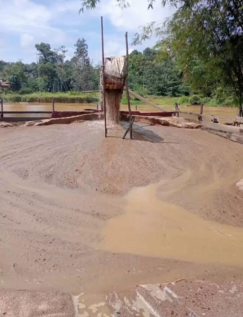 Lapor Kapolres Melawi, Diduga Galian C Milik At Tak Berizin, Warga Desak Penindakan