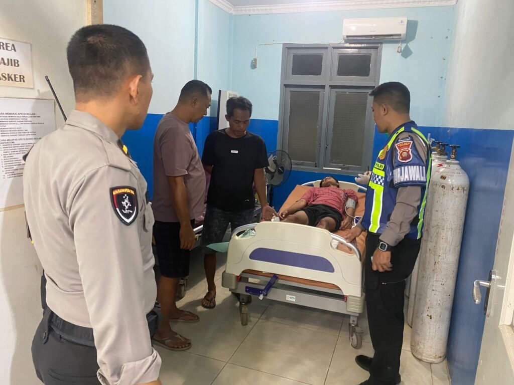 Usai Laka Beruntun Tiga Truk, Dua Motor Bertabrakan di Jalur Padat Kota Sekadau